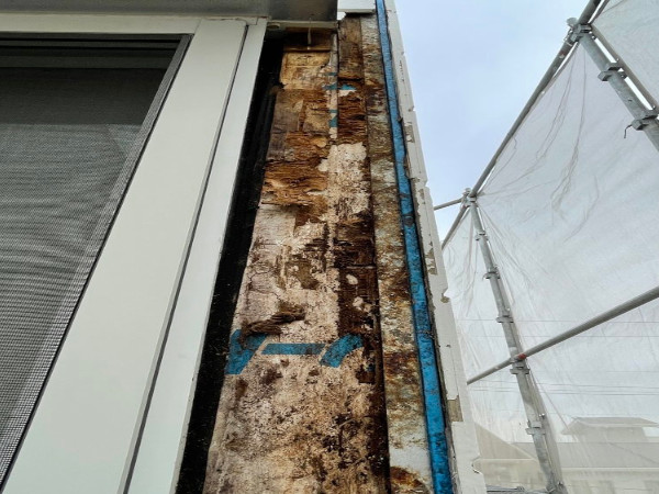 外壁からの雨漏りで内部の腐食していた画像|外壁塗装・屋根塗装のことなら福岡市・糸島市のエコテックス