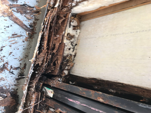 外壁の腐食はベランダのからの雨漏りが原因だった|外壁塗装・屋根塗装のことなら福岡市・糸島市のエコテックス