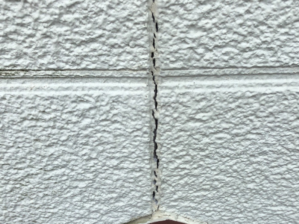 シーリング材の交換・メンテナンス時期はひび割れ|外壁塗装・屋根塗装のことなら福岡市・糸島市のエコテックス